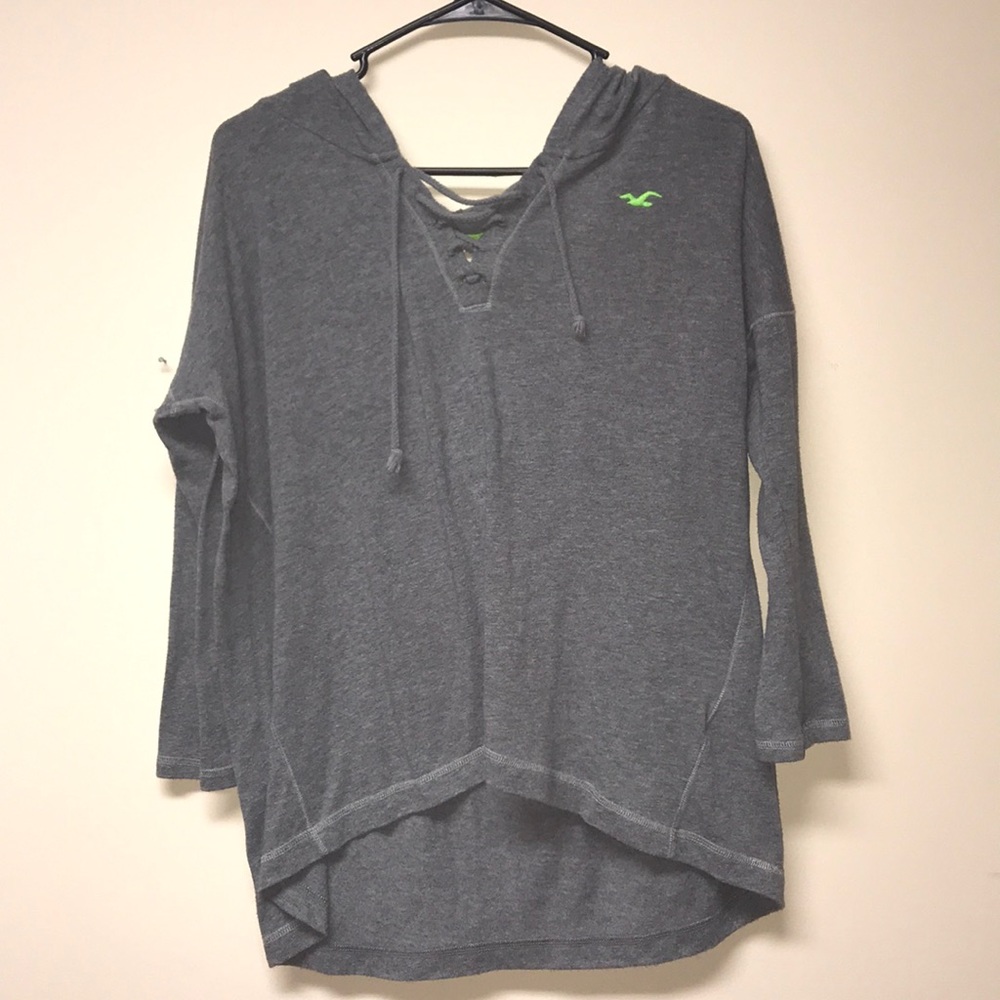Hollister mid-sleeve shirt with hoodie